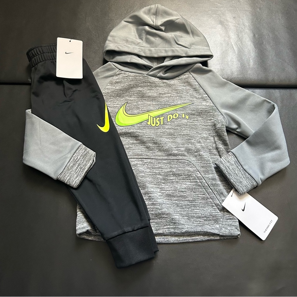 NWT Nike Hoodie & Jogger Set Boys Size 2T